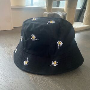 black reversible daisy bucket hat